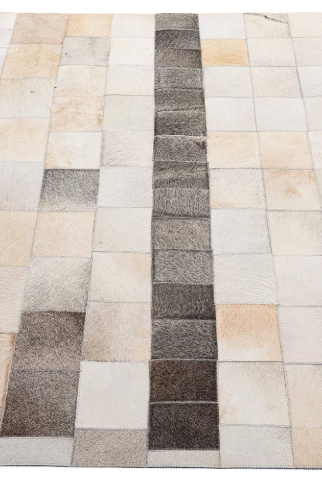 Detail image of 5' 1 x 8' Cowhide - Patchwork Rug
