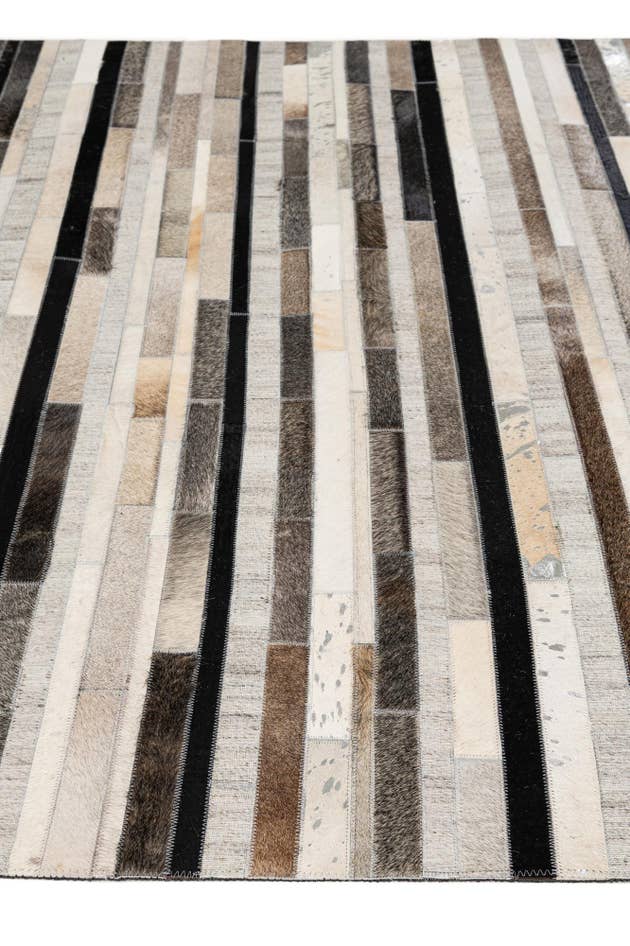 Detail image of 5' 1 x 8' Cowhide - Patchwork Rug
