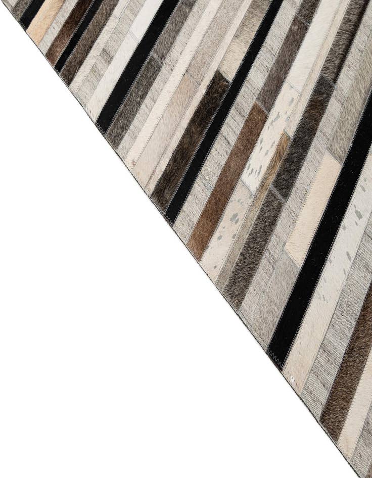 Detail image of 5' 1 x 8' Cowhide - Patchwork Rug