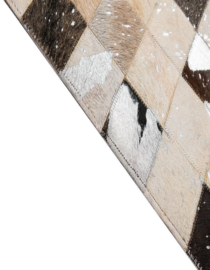 Detail image of 5' x 7' 11 Cowhide - Patchwork Rug