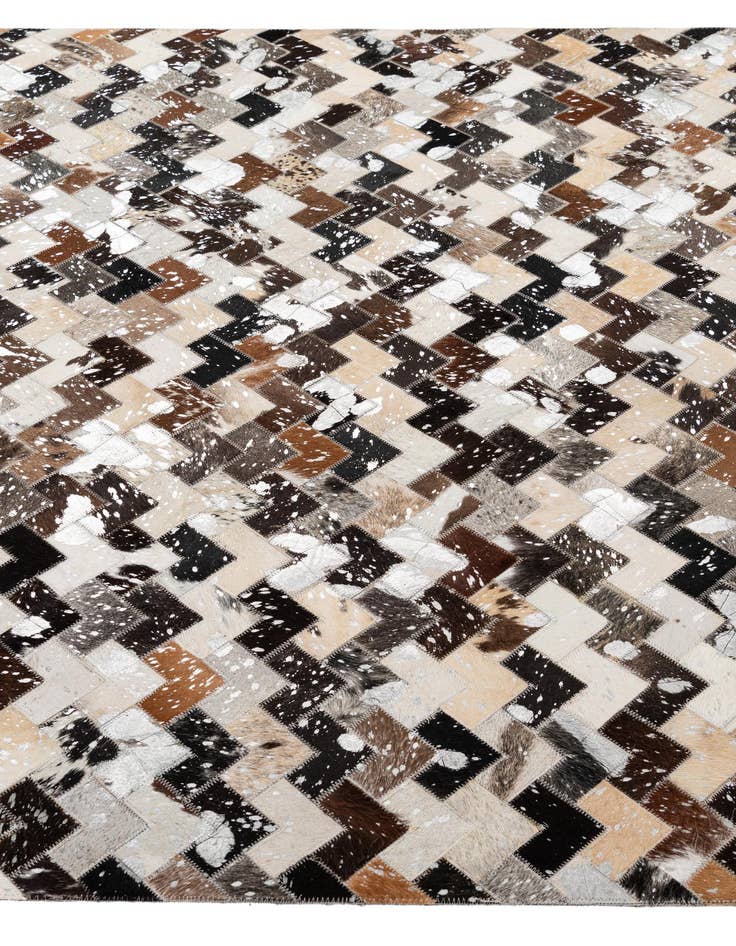 Detail image of 5' x 7' 11 Cowhide - Patchwork Rug