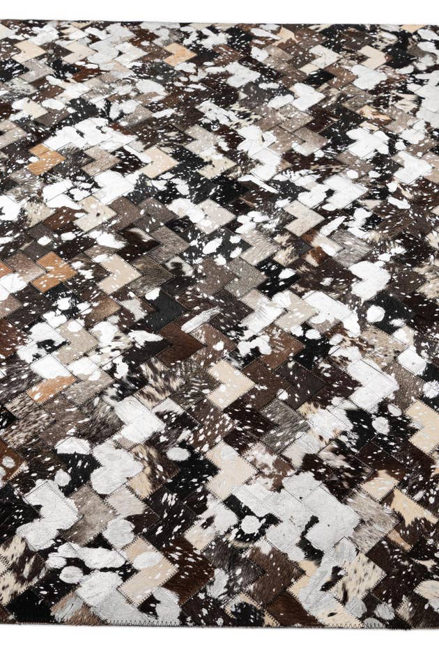 Detail image of 5' x 7' 11 Cowhide - Patchwork Rug