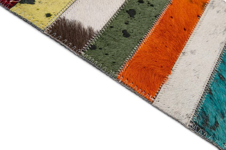 Detail image of 5' 1 x 8' 2 Cowhide - Patchwork Rug