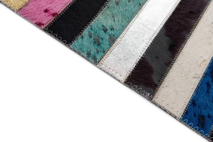 Detail image of 5' 1 x 7' 11 Cowhide - Patchwork Rug