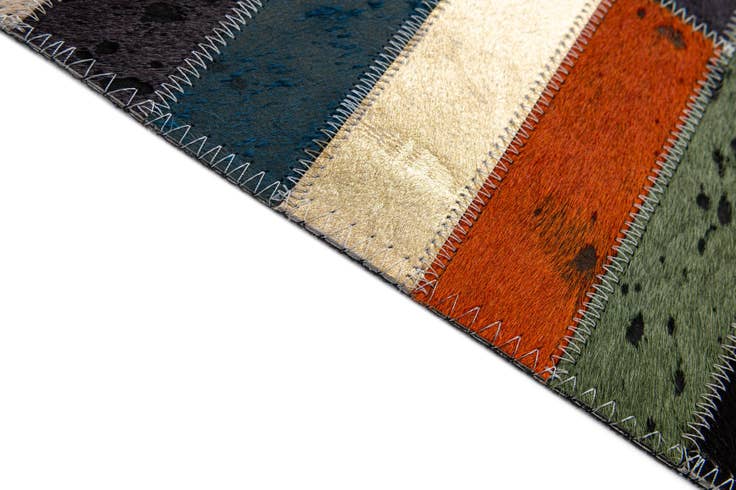 Detail image of 5' 1 x 8' Cowhide - Patchwork Rug