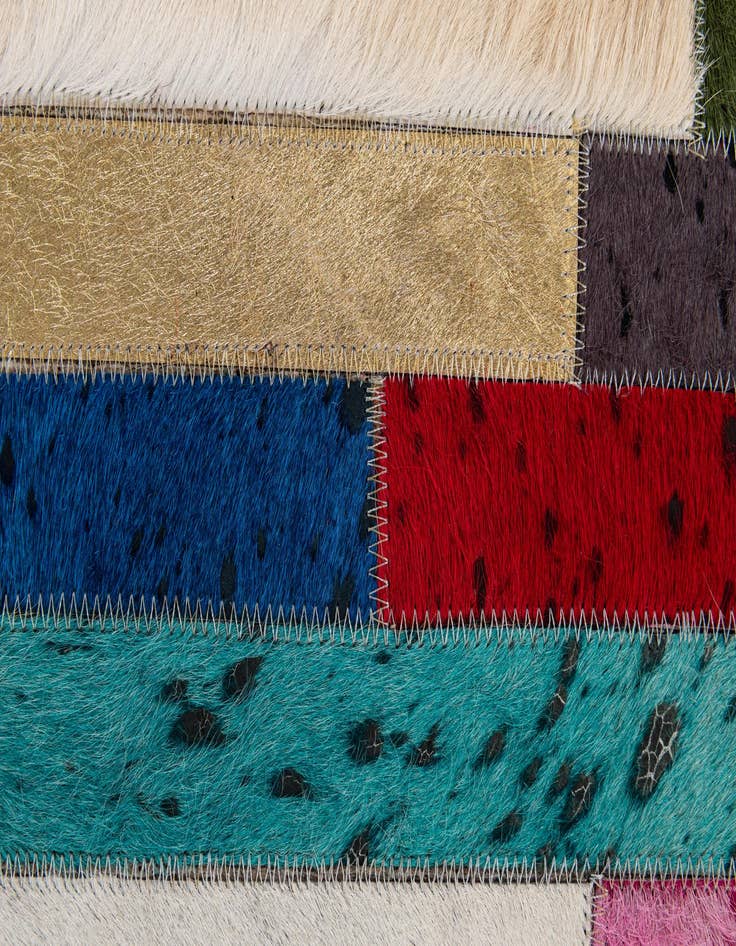Detail image of 5' 1 x 8' Cowhide - Patchwork Rug