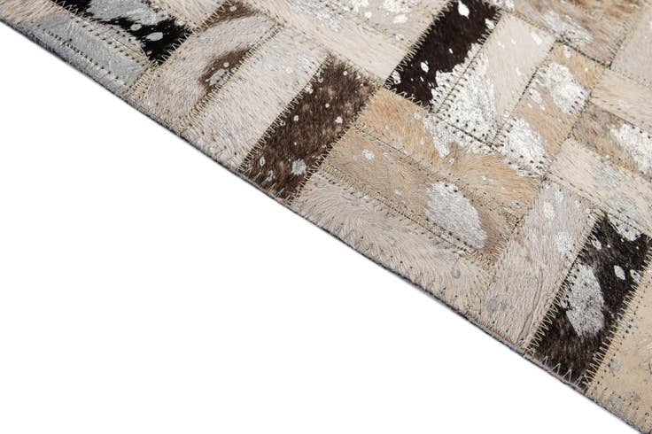 Detail image of 5' x 7' 11 Cowhide - Patchwork Rug