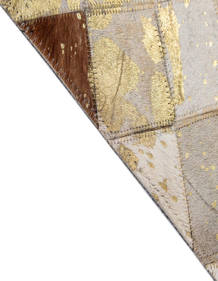 Detail image of 5' x 7' 10 Cowhide - Patchwork Rug