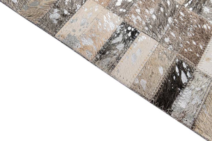 Detail image of 5' x 7' 11 Cowhide - Patchwork Rug