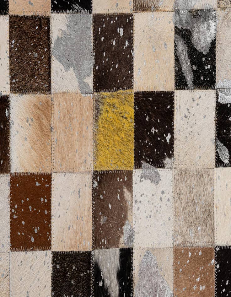 Detail image of 5' 1 x 8' Cowhide - Patchwork Rug
