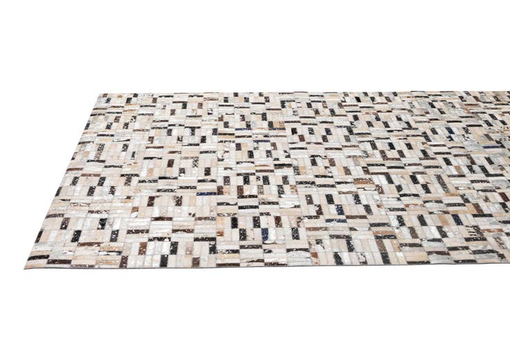 Detail image of 5' x 7' 10 Cowhide - Patchwork Rug