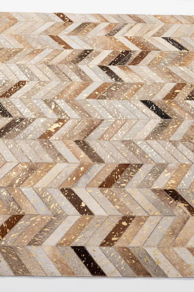 Detail image of 5' 1 x 8' Cowhide - Patchwork Rug