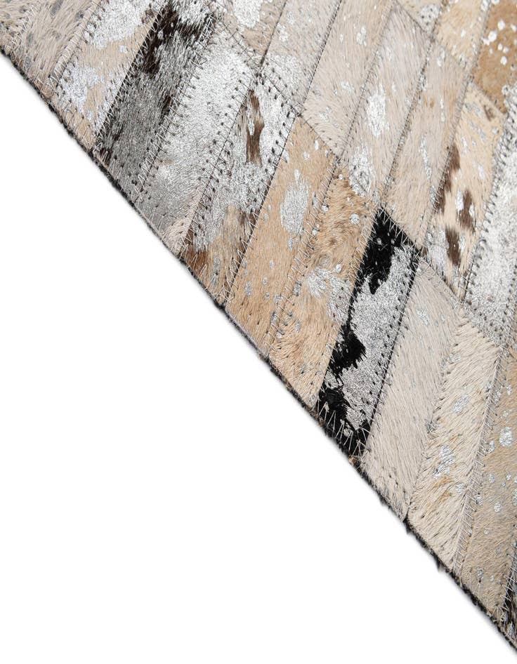 Detail image of 5' x 7' 11 Cowhide - Patchwork Rug