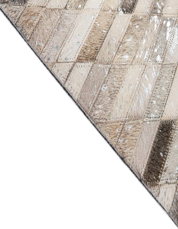 Detail image of 5' 1 x 7' 11 Cowhide - Patchwork Rug