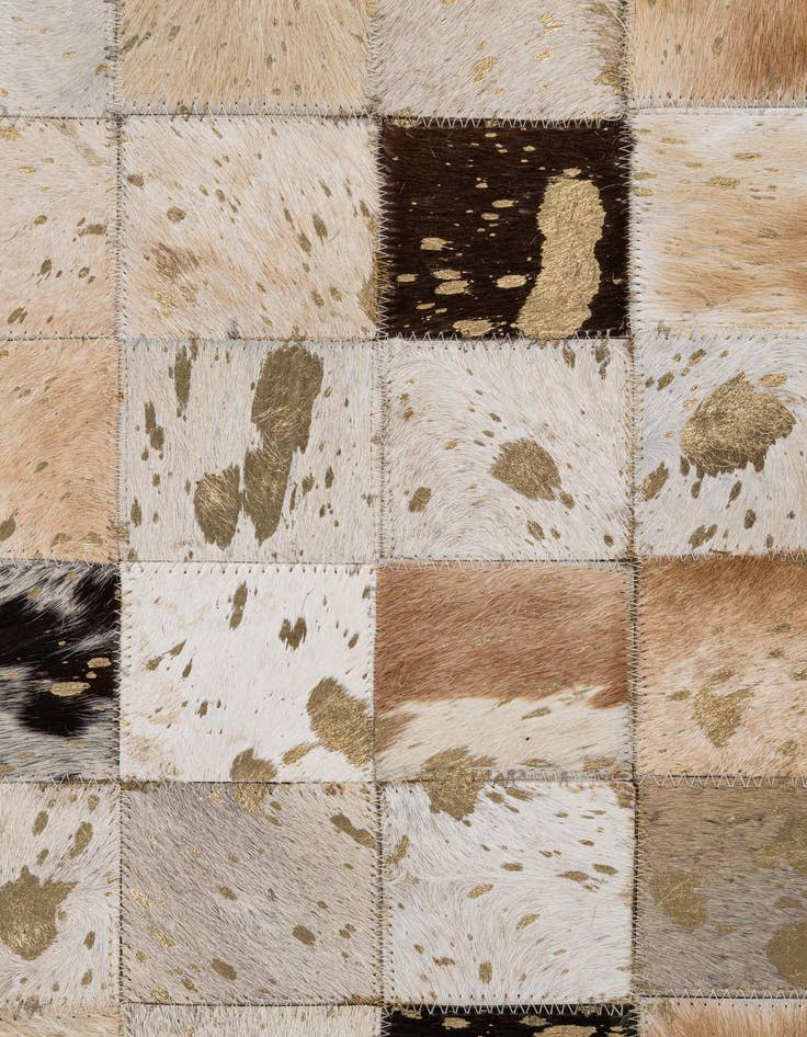 Detail image of 5' 1 x 8' Cowhide - Patchwork Rug