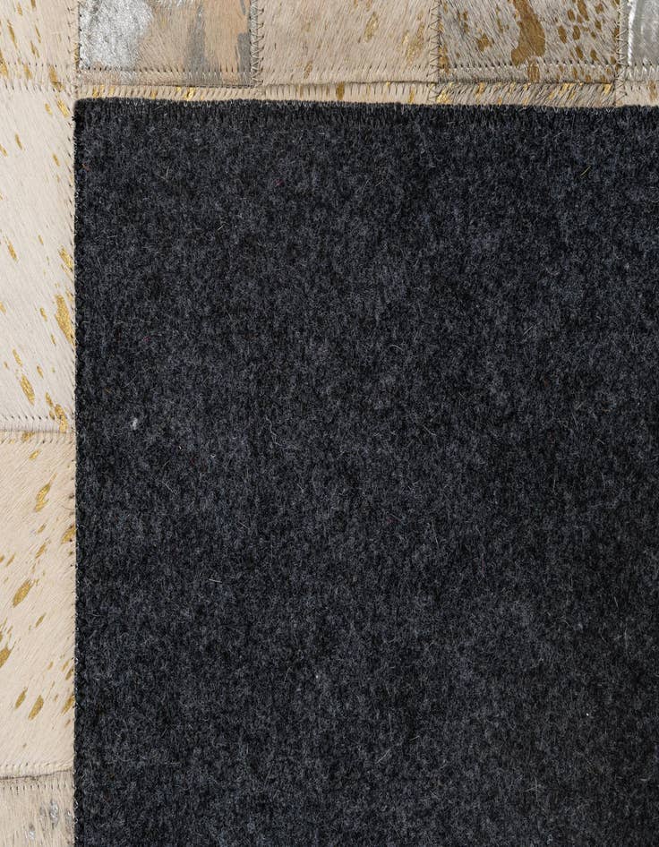 Detail image of 5' x 7' 10 Cowhide - Patchwork Rug