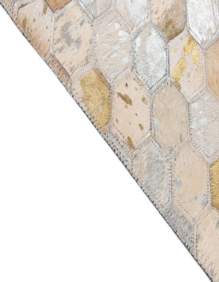 Detail image of 5' 1 x 8' Cowhide - Patchwork Rug