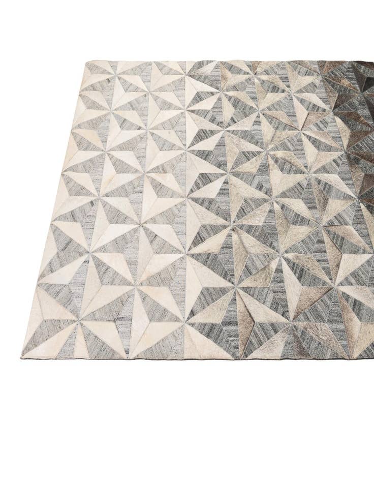 Detail image of 5' x 7' 9 Cowhide - Patchwork Rug