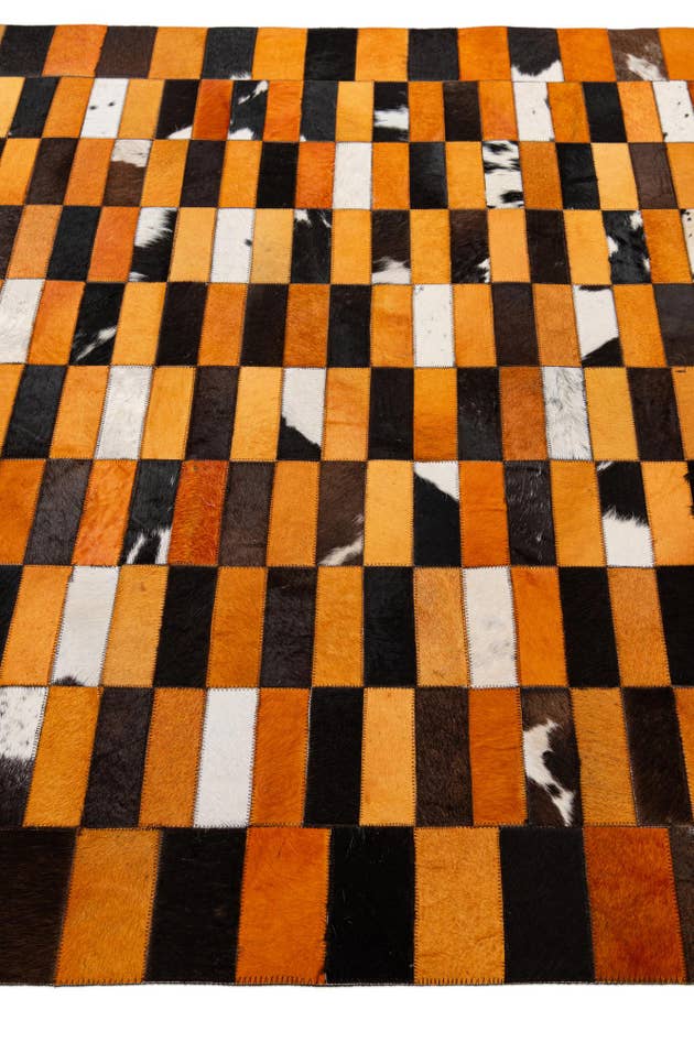 Detail image of 5' 1 x 8' Cowhide - Patchwork Rug