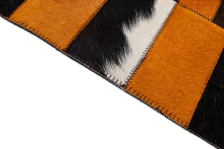 Detail image of 5' 1 x 7' 11 Cowhide - Patchwork Rug