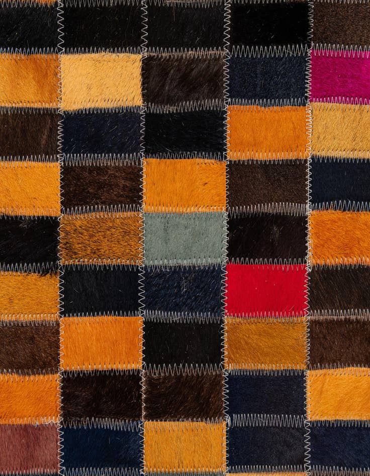 Detail image of 5' 1 x 7' 11 Cowhide - Patchwork Rug