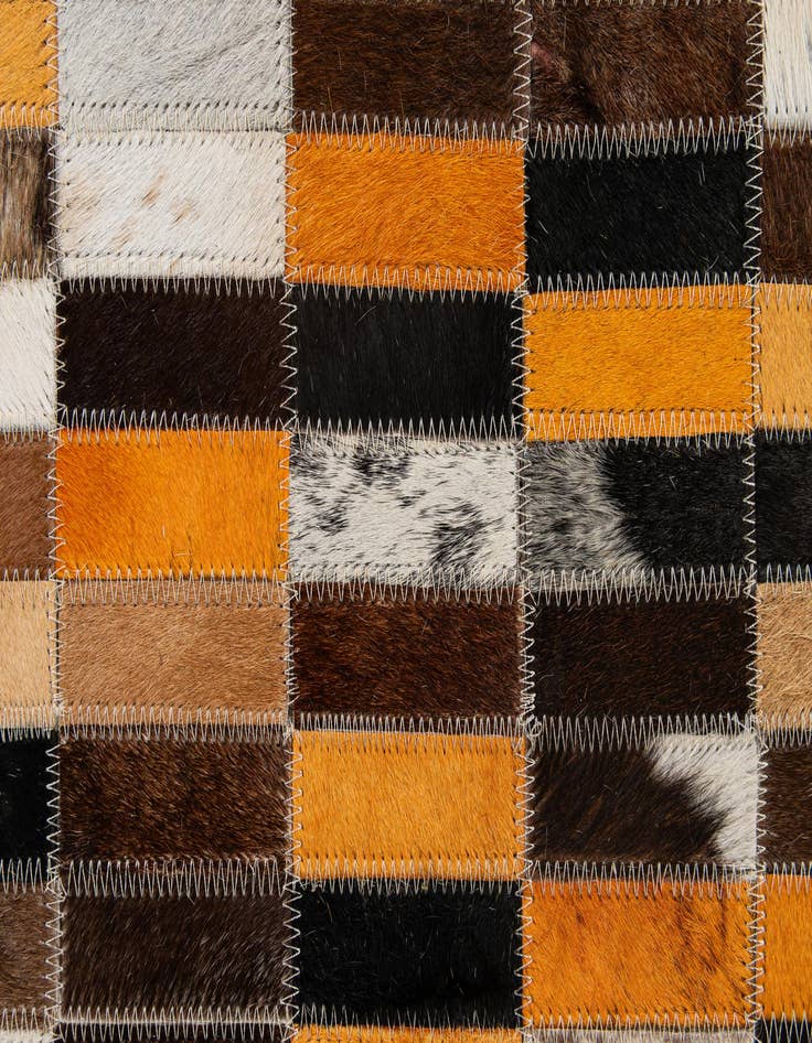 Detail image of 5' x 7' 10 Cowhide - Patchwork Rug