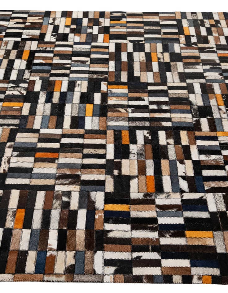 Detail image of 5' 1 x 8' Cowhide - Patchwork Rug