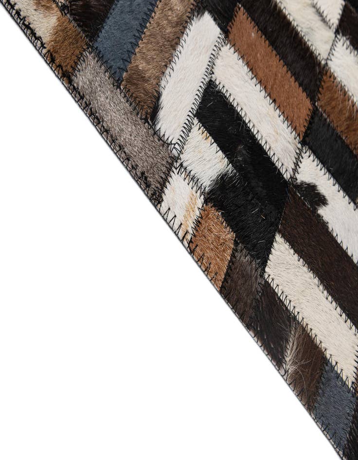 Detail image of 5' 1 x 8' Cowhide - Patchwork Rug