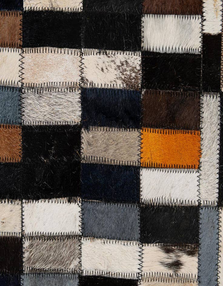 Detail image of 5' 1 x 8' Cowhide - Patchwork Rug
