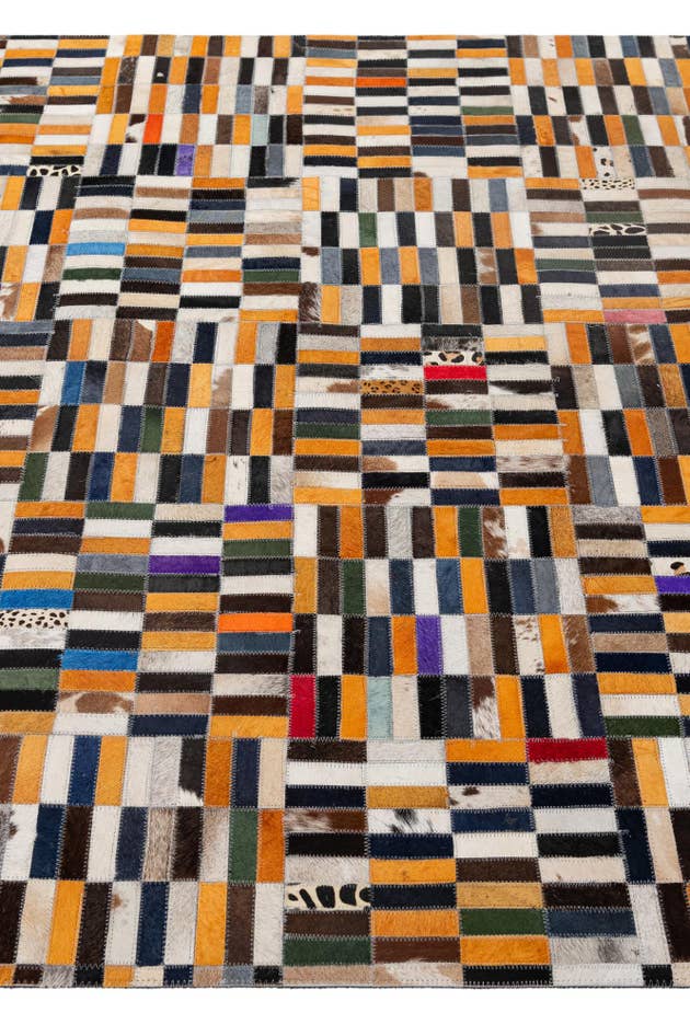 Detail image of 5' 1 x 7' 11 Cowhide - Patchwork Rug
