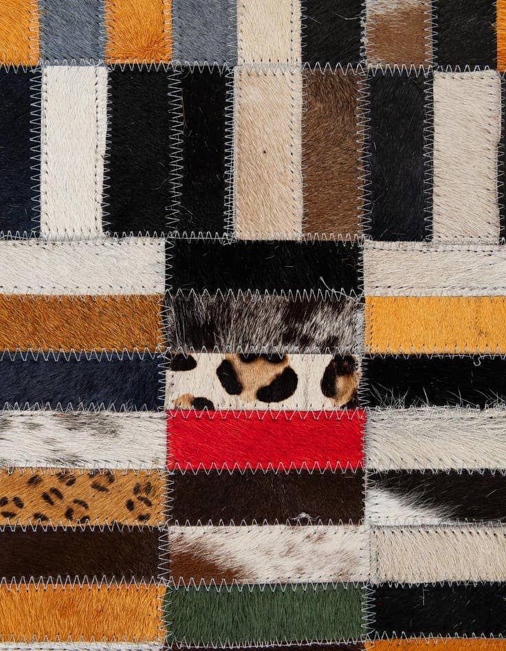 Detail image of 5' 1 x 7' 11 Cowhide - Patchwork Rug