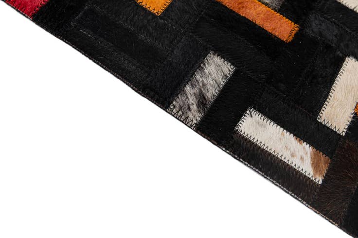 Detail image of 5' 1 x 8' Cowhide - Patchwork Rug