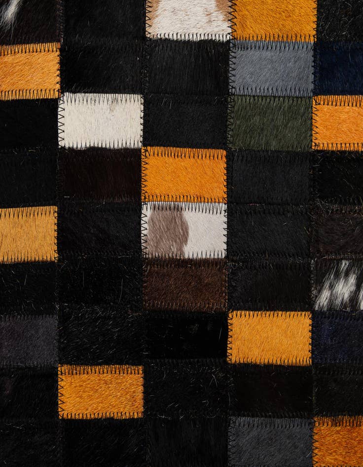 Detail image of 5' 2 x 7' 11 Cowhide - Patchwork Rug