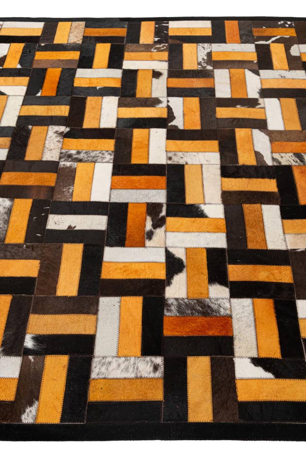 Detail image of 5' 1 x 8' Cowhide - Patchwork Rug