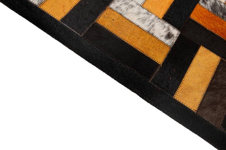 Detail image of 5' 1 x 8' Cowhide - Patchwork Rug