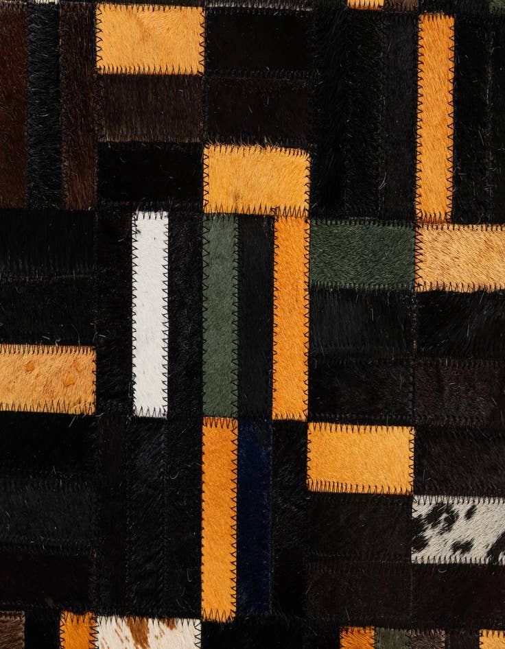 Detail image of 5' 1 x 8' Cowhide - Patchwork Rug