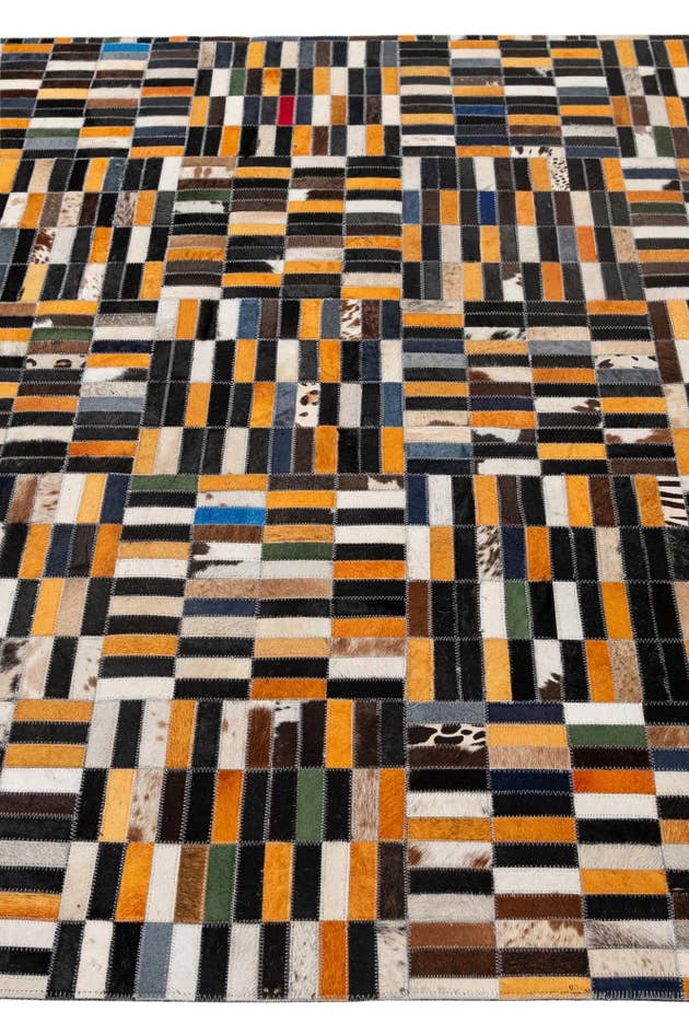 Detail image of 5' 1 x 8' Cowhide - Patchwork Rug