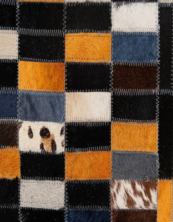 Detail image of 5' 1 x 8' Cowhide - Patchwork Rug