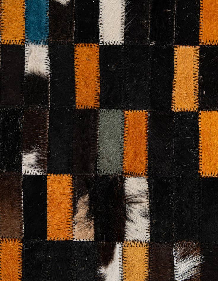 Detail image of 5' 1 x 7' 11 Cowhide - Patchwork Rug