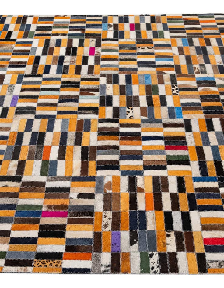 Detail image of 5' 1 x 7' 11 Cowhide - Patchwork Rug