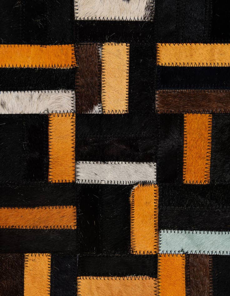 Detail image of 5' 1 x 7' 11 Cowhide - Patchwork Rug