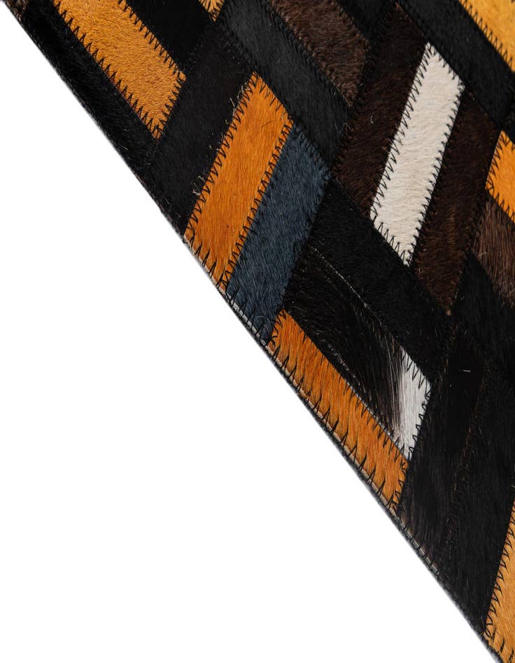 Detail image of 5' 1 x 7' 11 Cowhide - Patchwork Rug