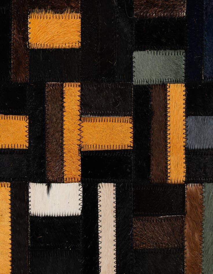 Detail image of 5' 1 x 7' 11 Cowhide - Patchwork Rug