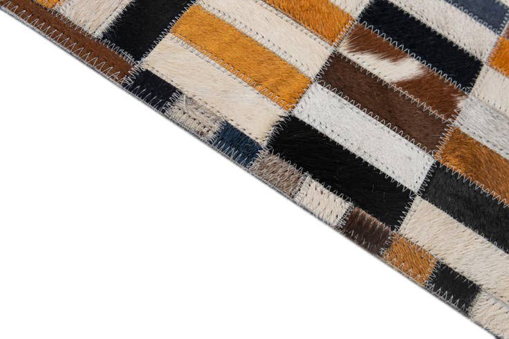 Detail image of 5' 1 x 7' 10 Cowhide - Patchwork Rug