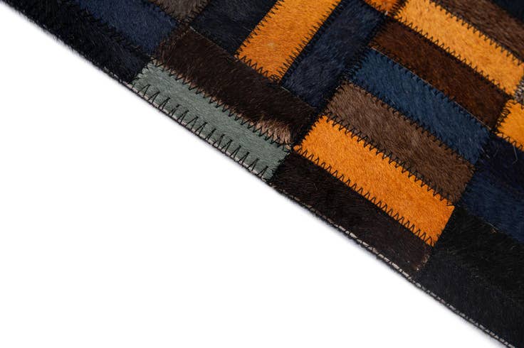 Detail image of 5' 1 x 8' Cowhide - Patchwork Rug