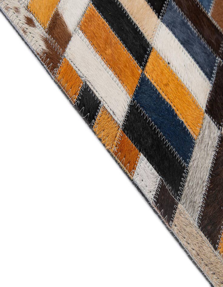 Detail image of 5' 1 x 8' Cowhide - Patchwork Rug