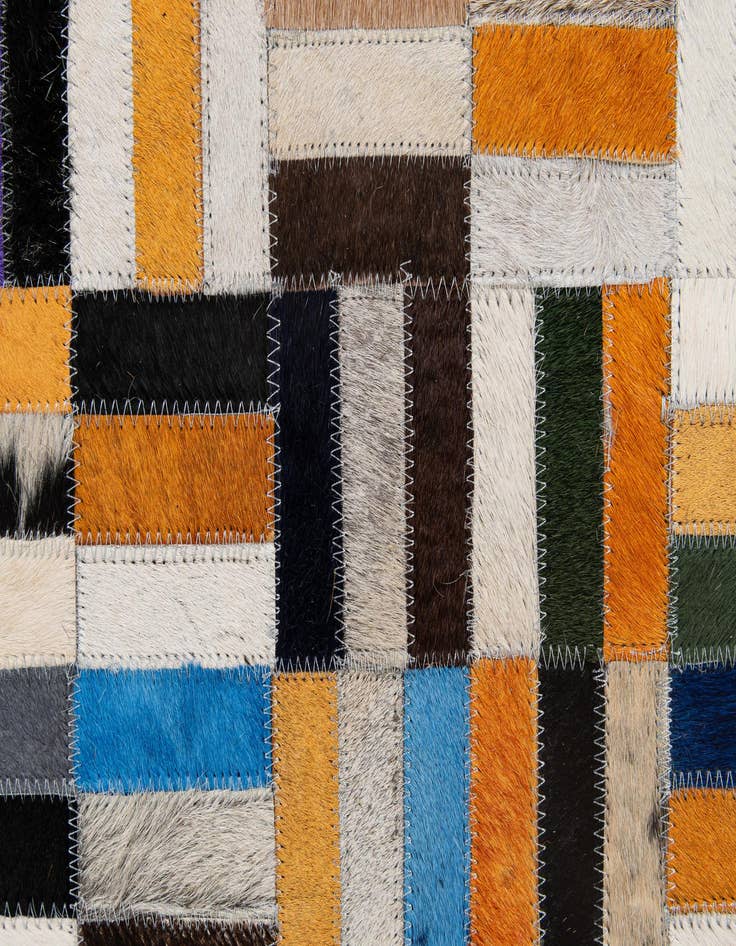 Detail image of 5' 1 x 8' Cowhide - Patchwork Rug