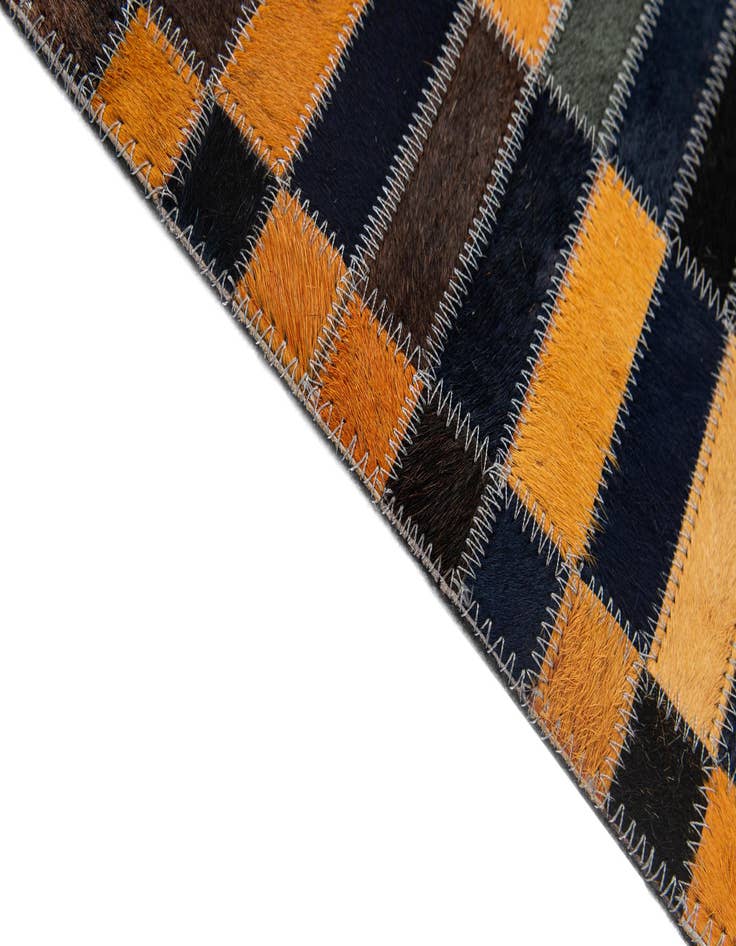 Detail image of 5' 1 x 7' 11 Cowhide - Patchwork Rug