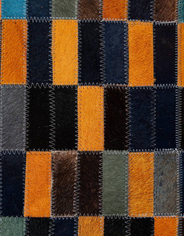 Detail image of 5' 1 x 8' Cowhide - Patchwork Rug