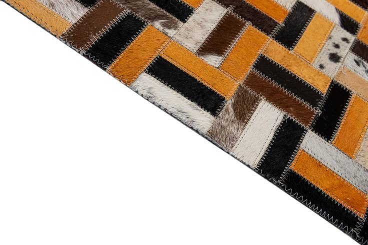 Detail image of 5' x 7' 11 Cowhide - Patchwork Rug